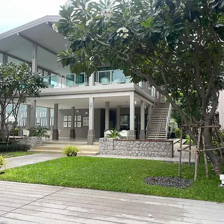 Relaxing Condo Near The Beach